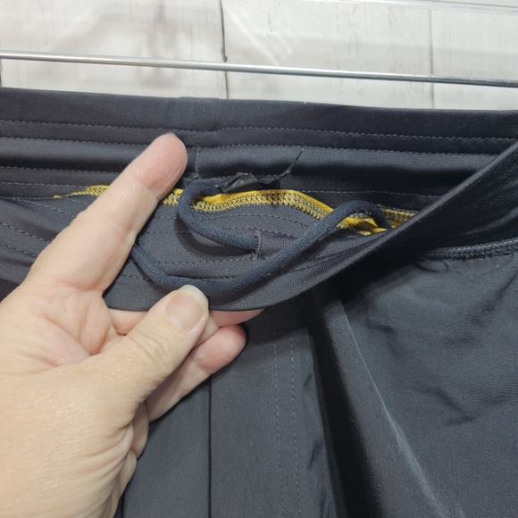 Gaiam Men's Dark Gray Athletic Shorts Size XL Inner Liner Pockets Stretch. - Picture 7 of 10